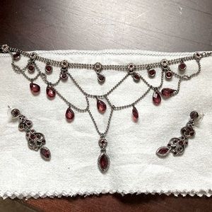 Gothic gorgeous crimson stone choker with matching gothic style earrings